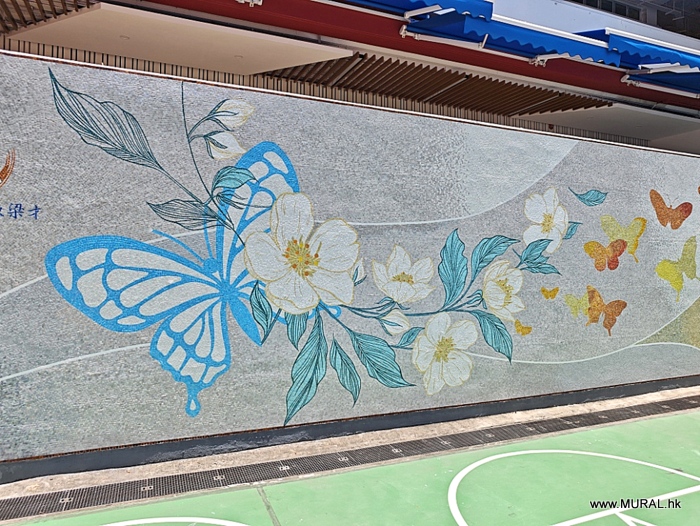 山茶花與蝶變
